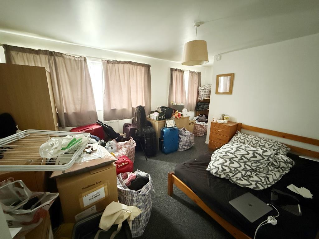Lot: 135 - HMO FOR INVESTMENT - Bedroom three